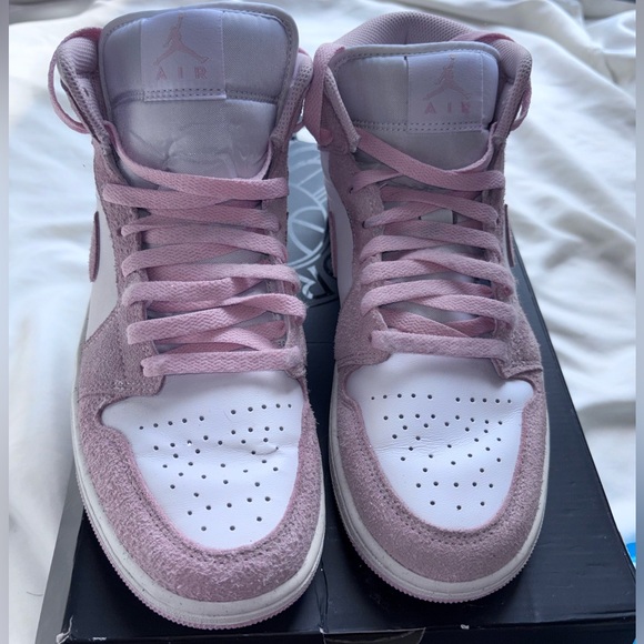MEN’S Nike Air Jordan 1 Mid SE 'Legend Pink' - Picture 2 of 9